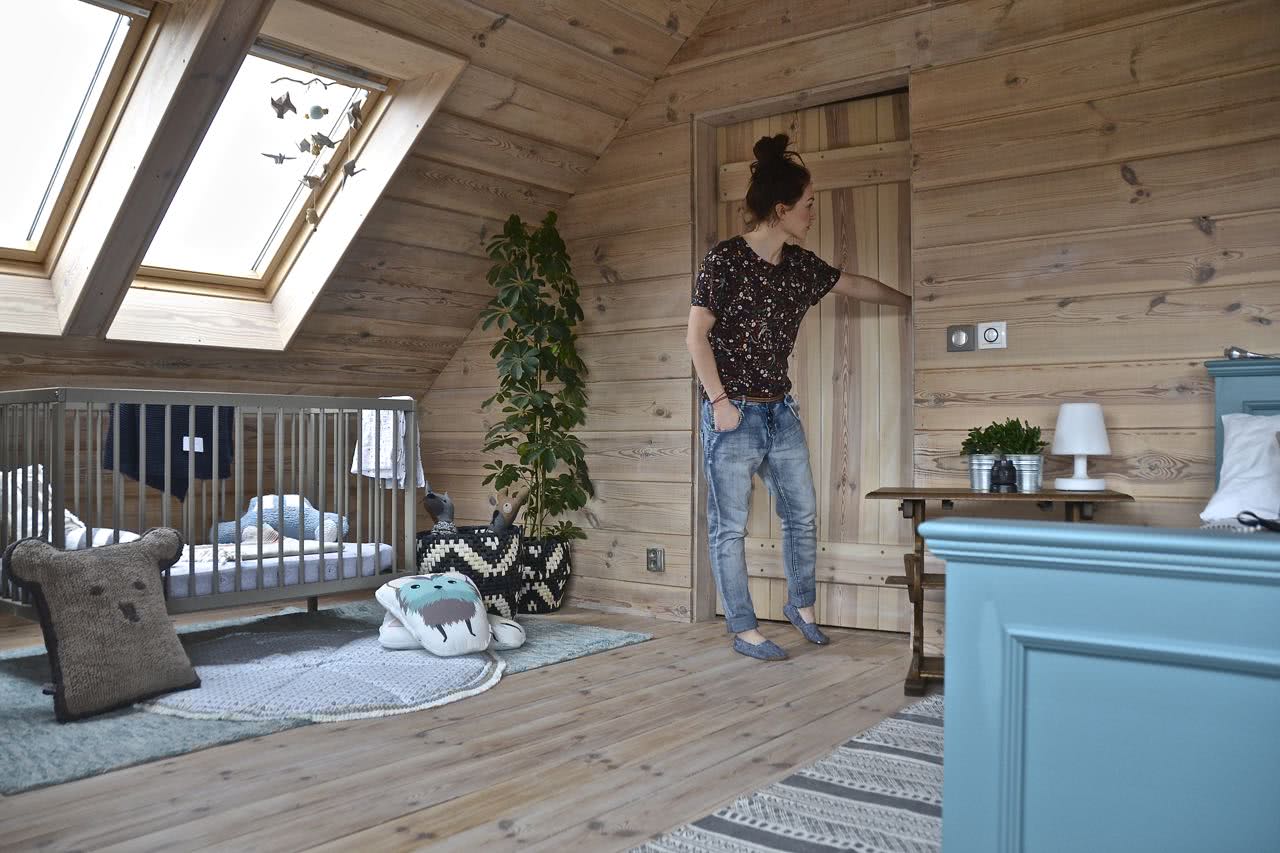 Ł&oacute;żeczko dziecięce drewniane