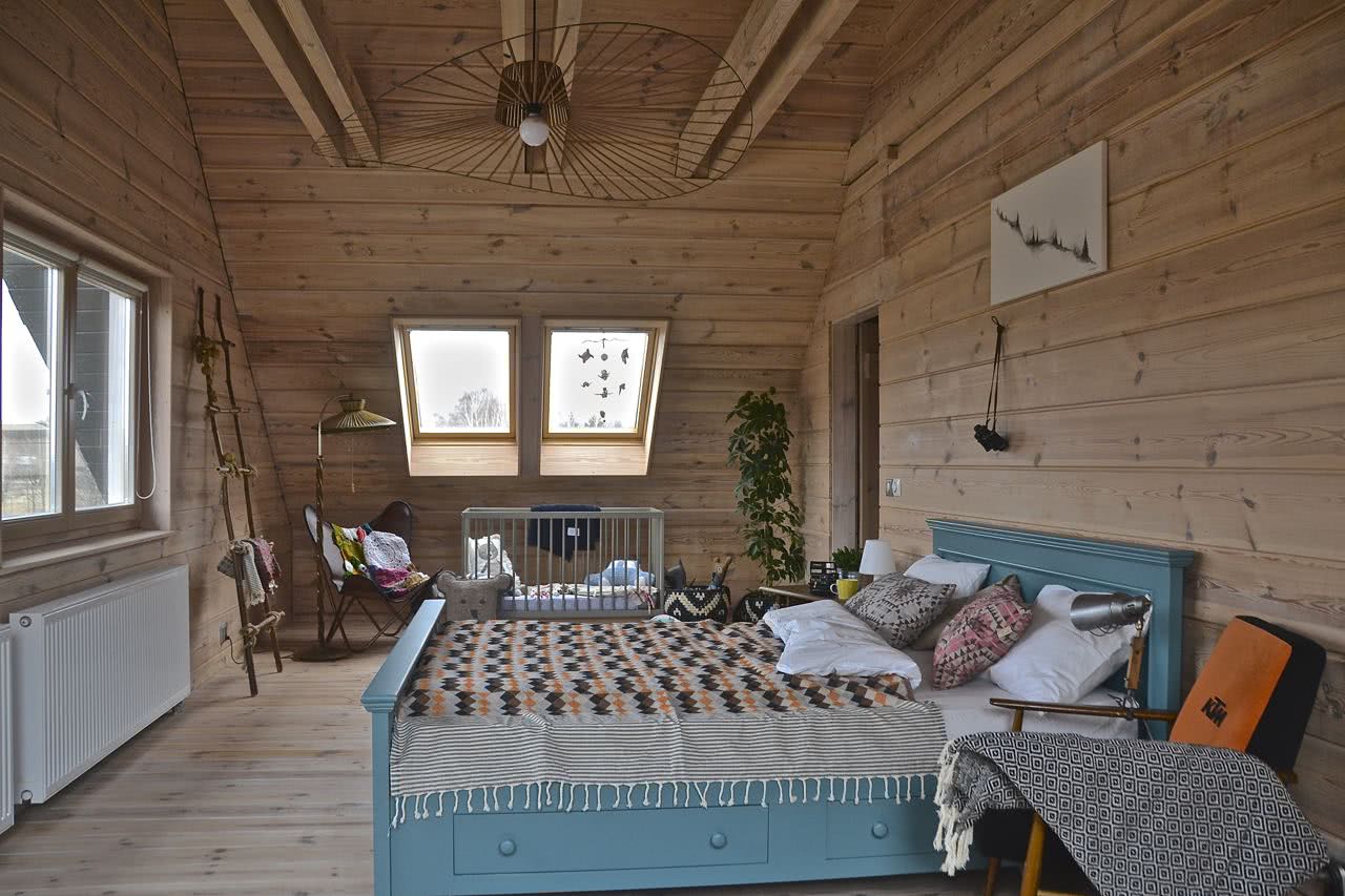 Ł&oacute;żko sosnowe z wezgłowiem