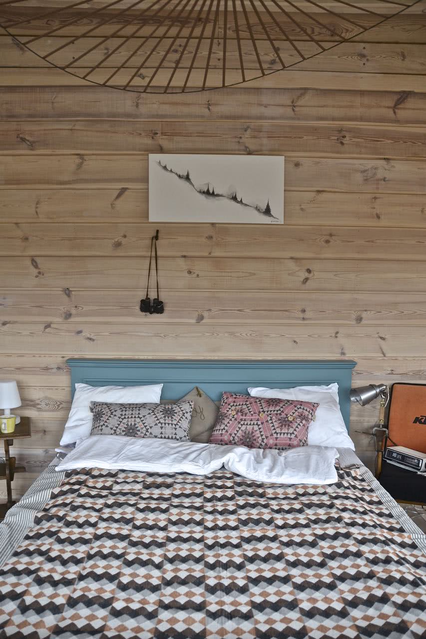 Ł&oacute;żko z litego drewna