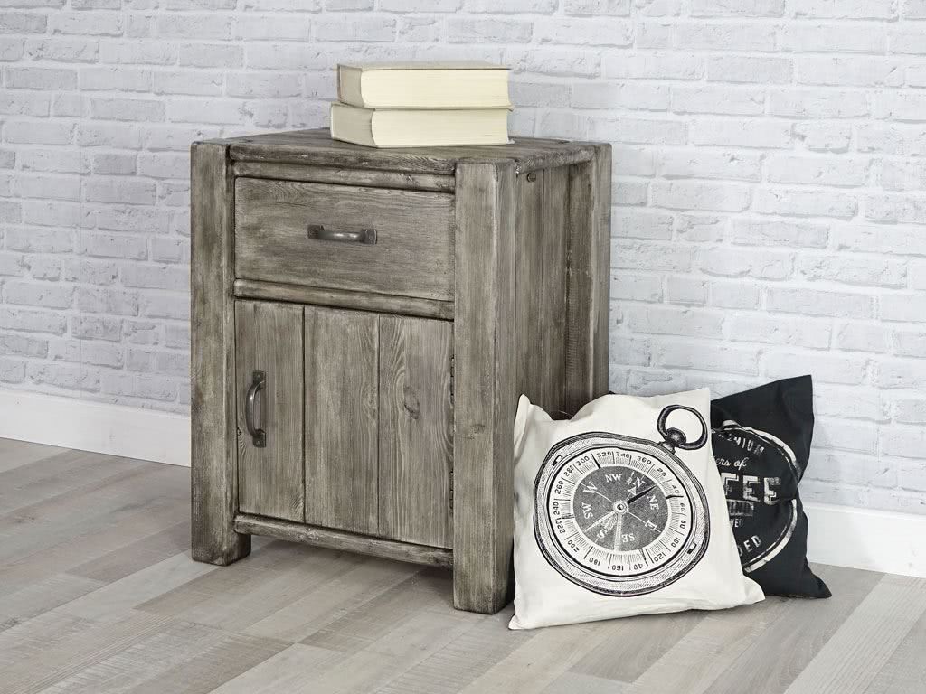 Meble drewniane (szafka nocna drewniana).