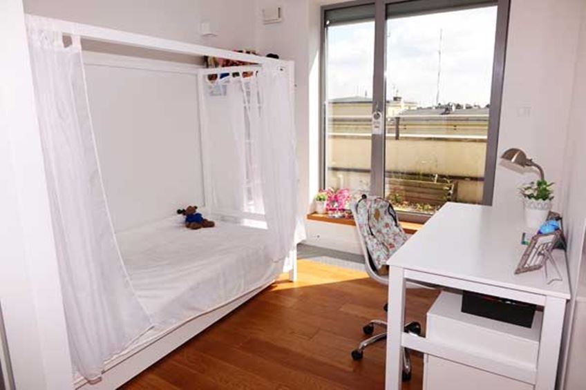 ł&oacute;żko z baldachimem 