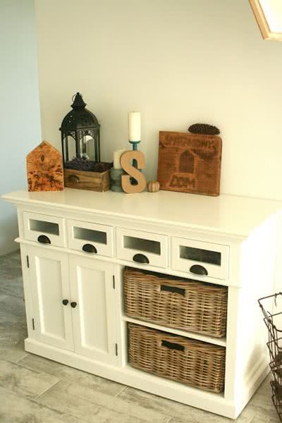 Meble drewniane na dożynkach w Masłowie