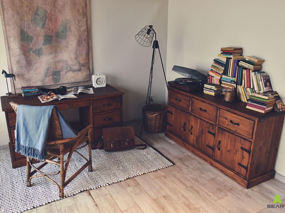 drewniane rustykalne postarzane meble do gabinetu