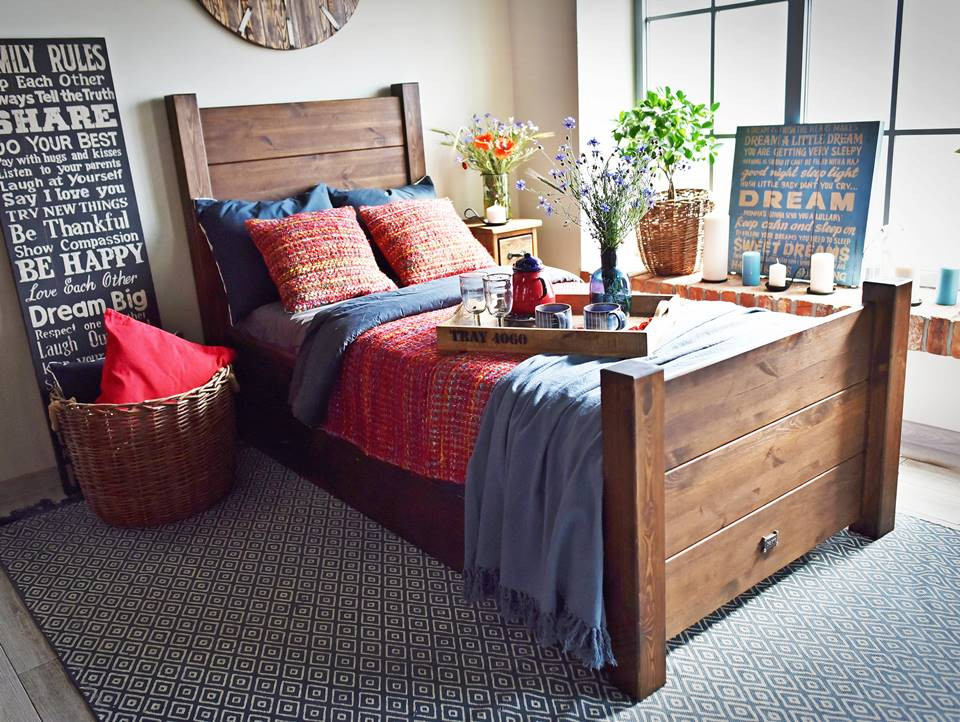 ł&oacute;żko z litego drewna sosnowego