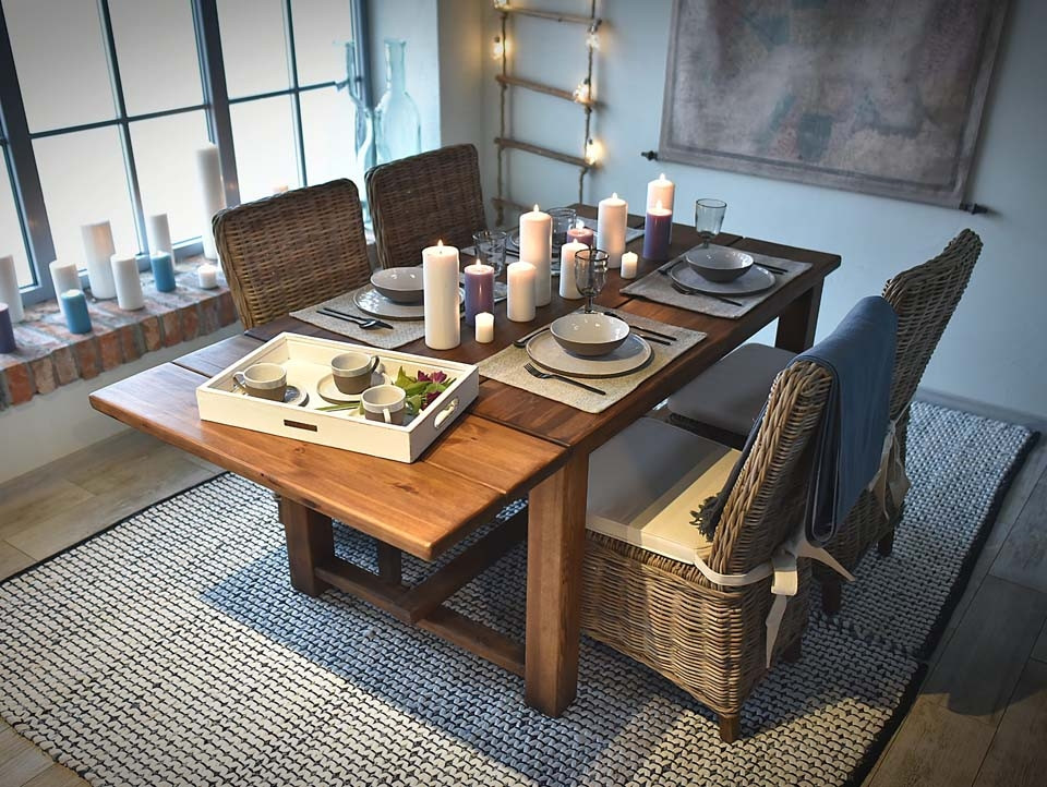 Drewniany st&oacute;ł