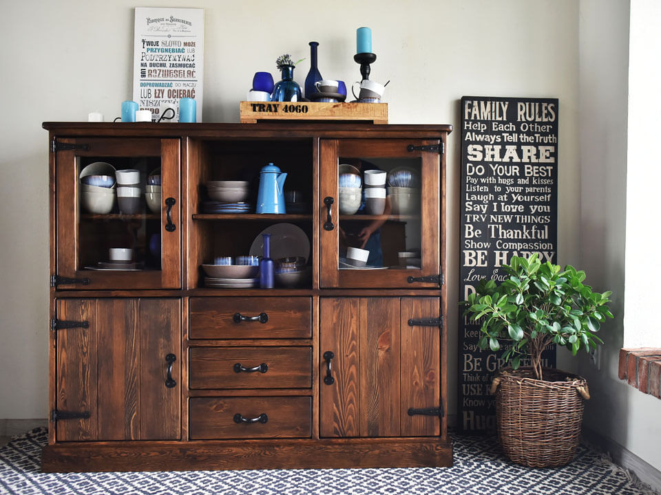 drewniany kredens rustykalny