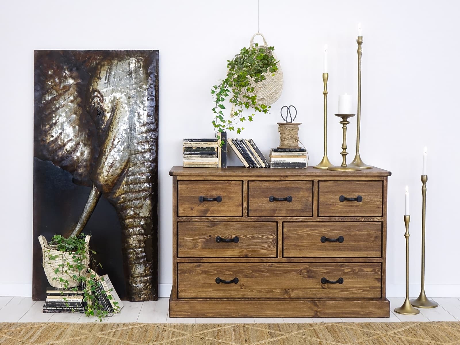 Drewniana komoda sosnowa