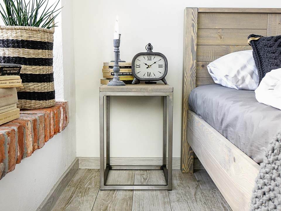 Szafka nocna na metalowych nogach Tennessee 4 Szafka nocna na metalowych nogach Tennessee 4