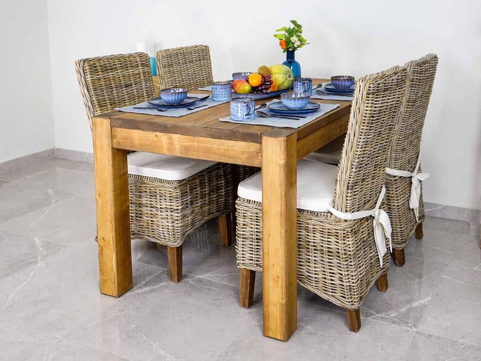 St&oacute;ł drewniany