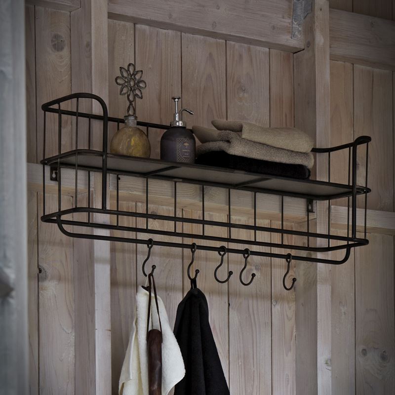 lustro w drewnianej ramie