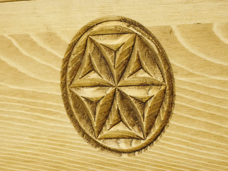 Żłobienia w drewnie