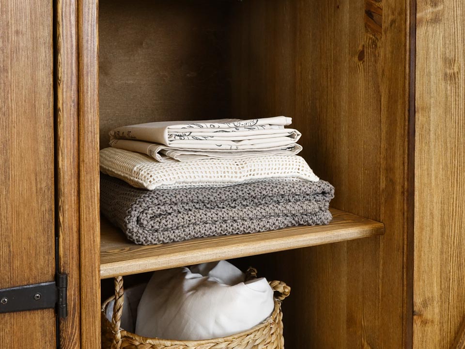 rustykalne meble z drewna